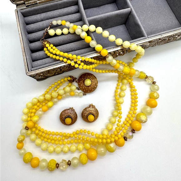 Vintage Yellow Necklace Demi Set - Picture 17 of 17